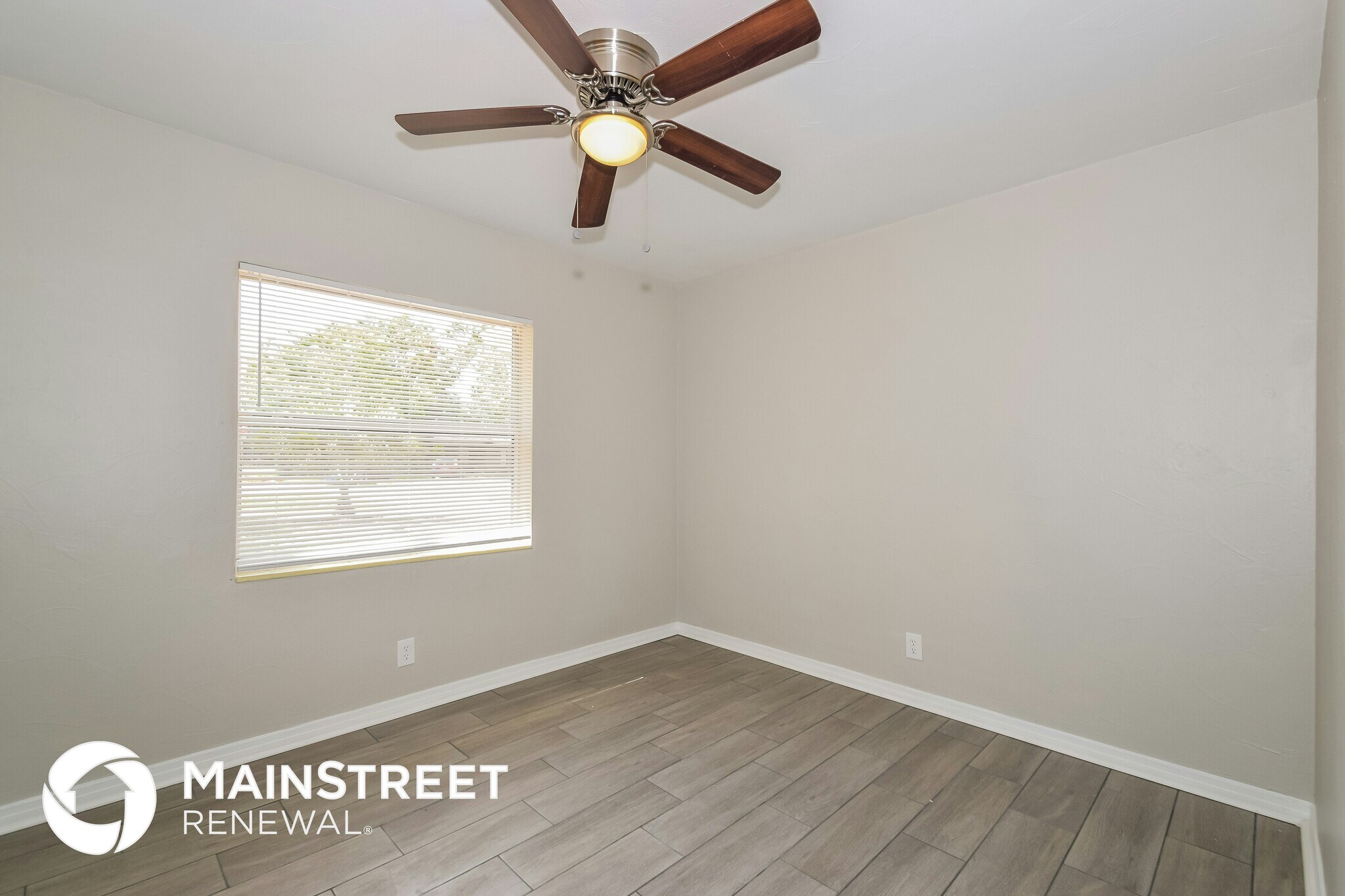 Building Photo - 4542 Tarpon Dr