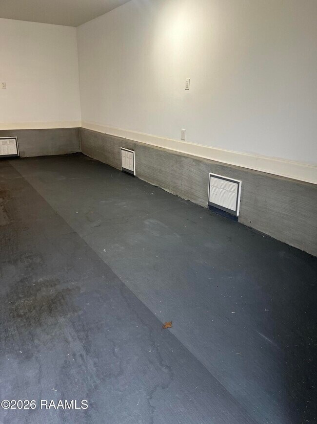 Building Photo - 1521 Camellia Blvd