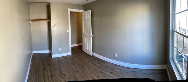 Building Photo - 2627 Fees S