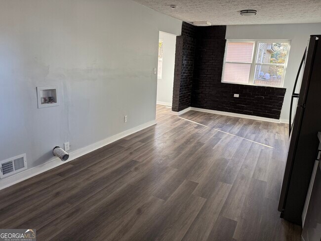 Building Photo - 453 Azalea Dr