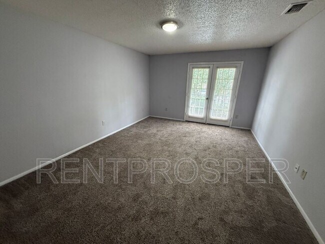 Building Photo - 3944 Versailles Dr