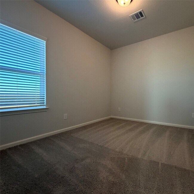 Building Photo - 3418 Lago Norence Dr