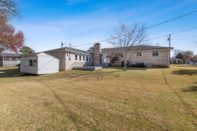 Building Photo - 220 Bartonwood Dr