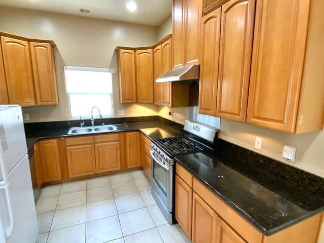 Building Photo - 15917 Sierra Vista Ct