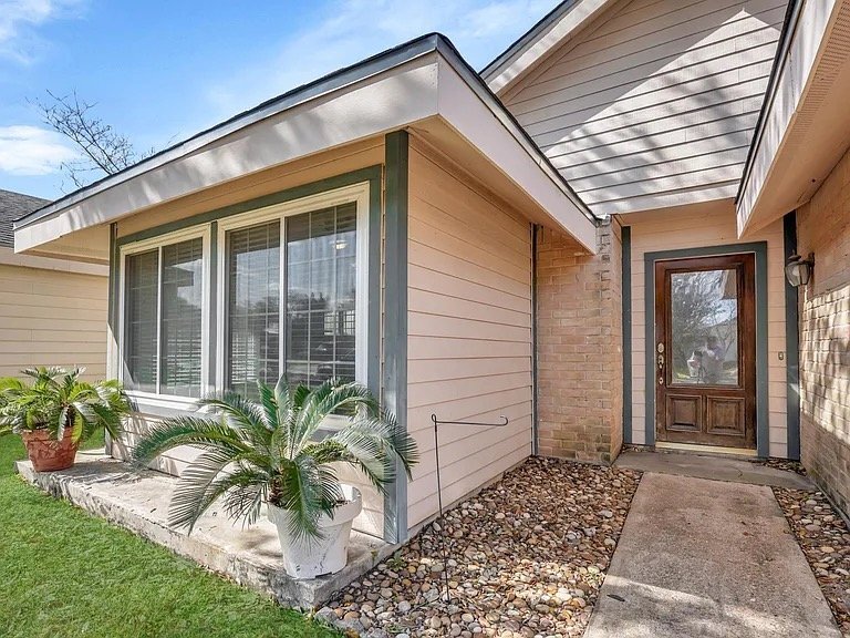 Building Photo - 19734 Lake Hollow Ln