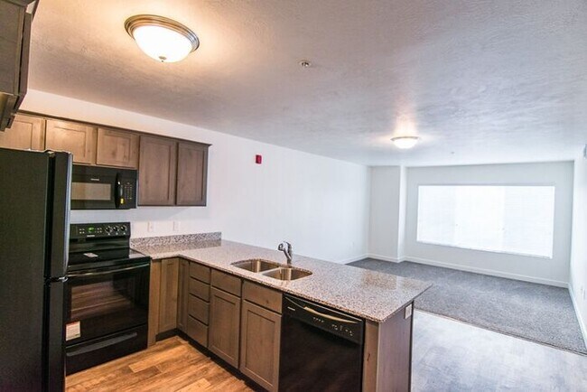 Building Photo - Lovely 2-Bedroom Condo in Easton Park
