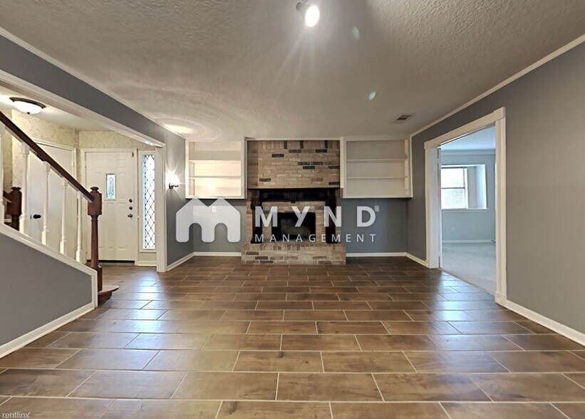 Large Livingroom - 10019 Golden Sunshine Dr