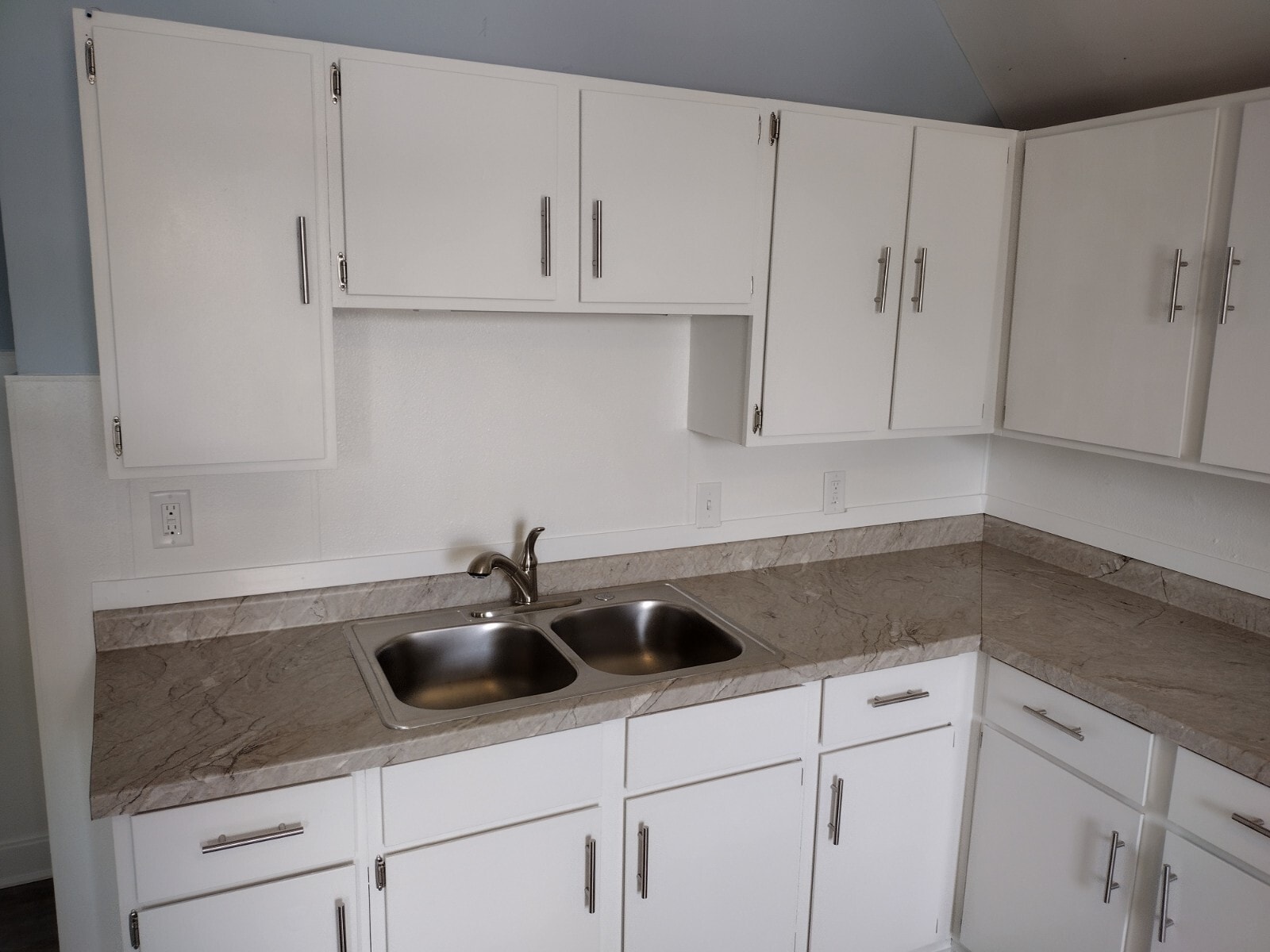 Building Photo - 8240 W Cold Spring Rd