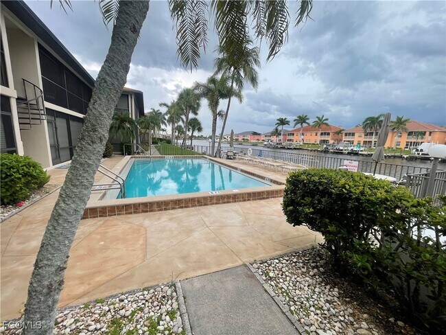 Building Photo - 4525 Country Club Blvd