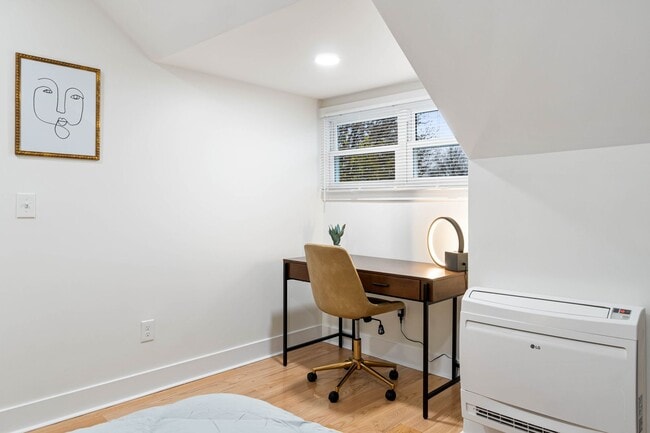 Building Photo - 6 Bed 4 bath Fully Furnished Oakland