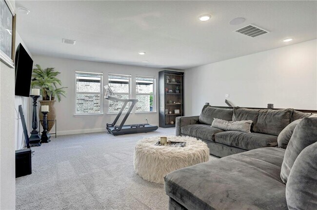 Building Photo - 3208 Bravo Dr