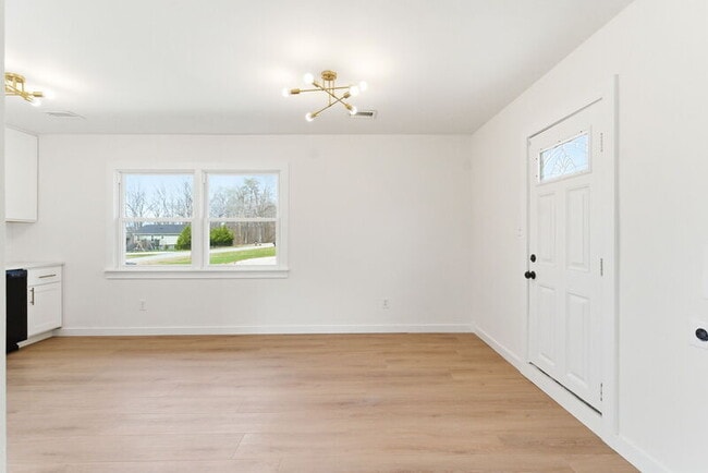 Building Photo - 159 Hazel Dr