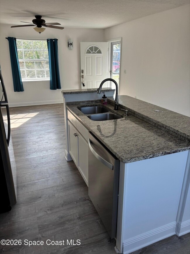 Building Photo - 904 Kensington Dr