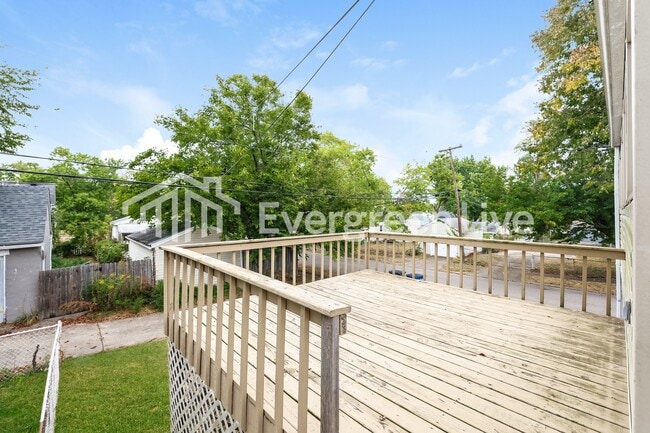 Building Photo - 4263 Woodcliffe Ave