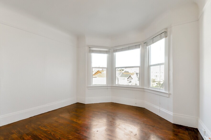 Building Photo - 382 29th St