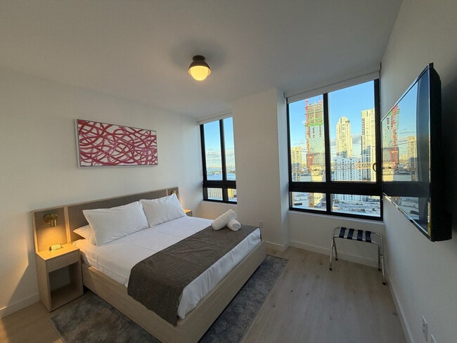 Building Photo - 225 N Miami Ave