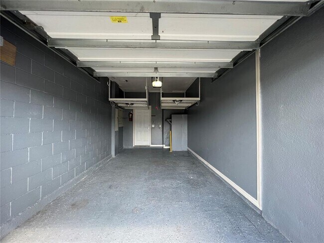 Building Photo - 2137 Betsy Ross Ln