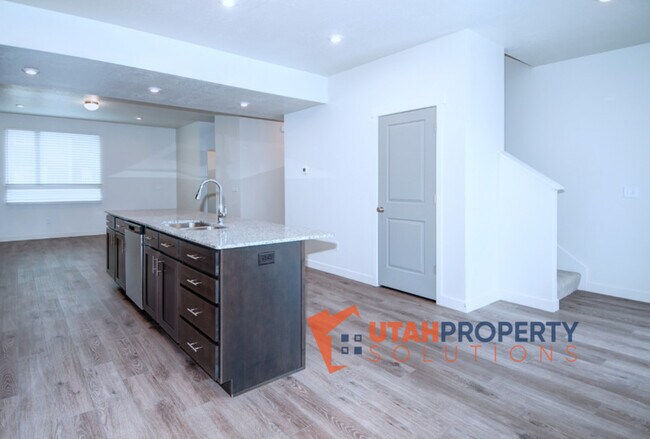 Building Photo - 1054 W 430 S