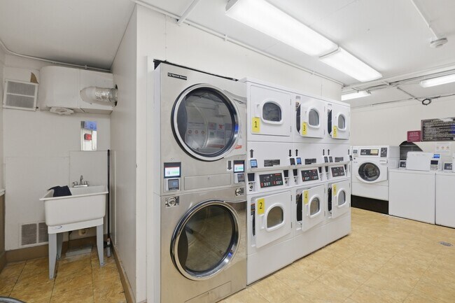 Building Photo - 1460 Fairlane Dr