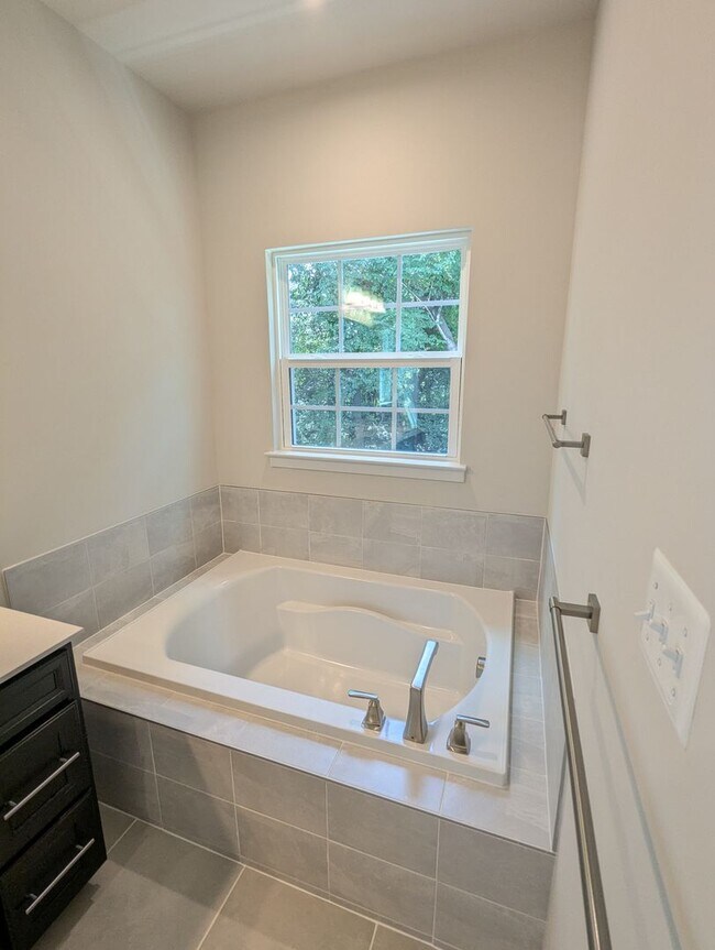 Building Photo - Gorgeous New Construction (never lived in)...