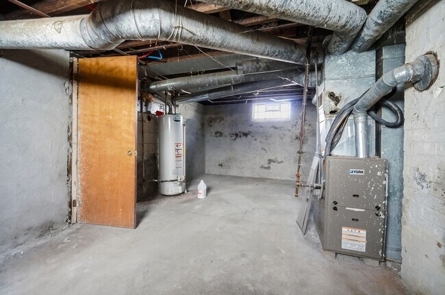 Building Photo - 413 Lockwood Ave