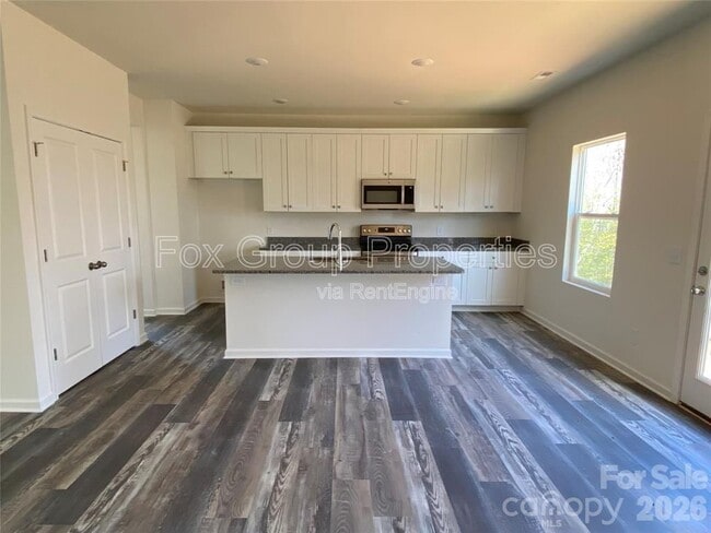 Building Photo - 1662 Nicholas Way