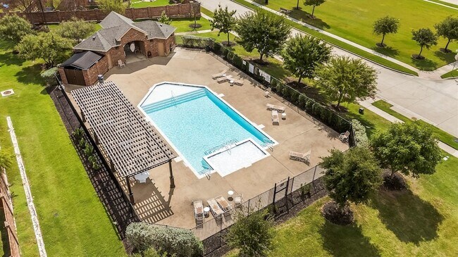 Building Photo - 4520 Del Rey Ave