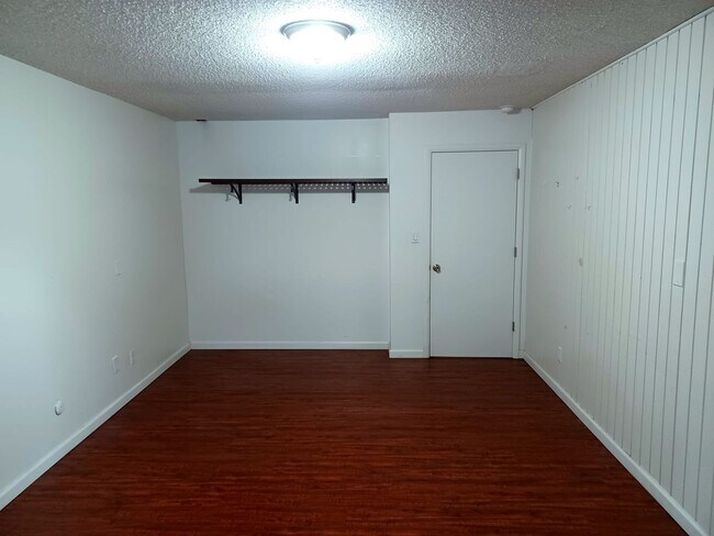 Building Photo - Large Private Girl  Room Downtown ASAP - Balcony, Storage and more