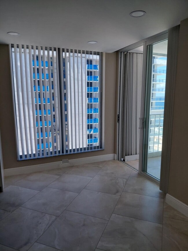 Building Photo - 1010 S Ocean Blvd
