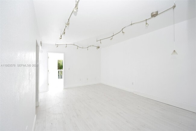 Building Photo - 344 Meridian Ave