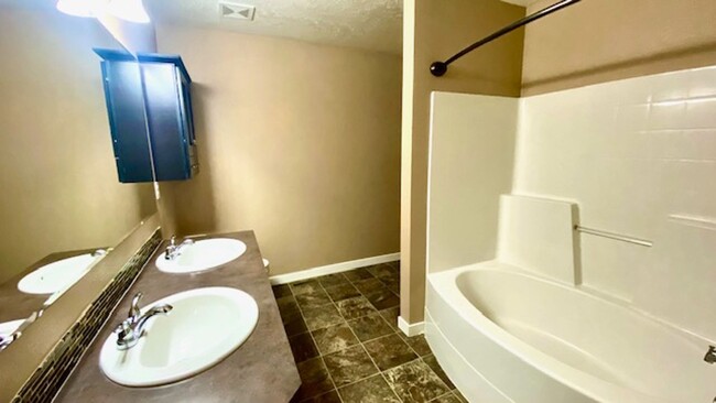 Building Photo - 3 Bed (+ bonus room) 2 Bath Home in Meridi...