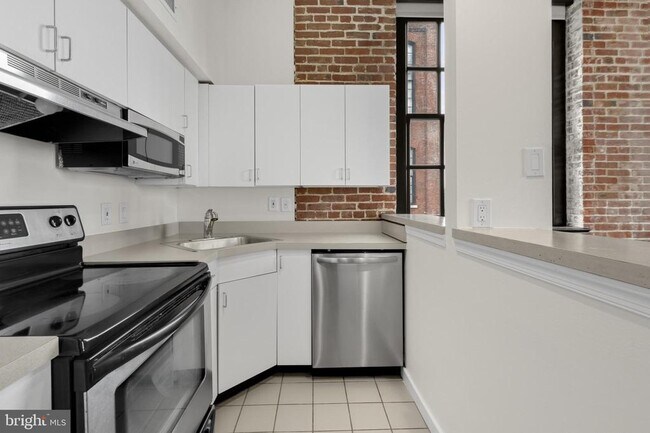 Building Photo - 303 Vine St