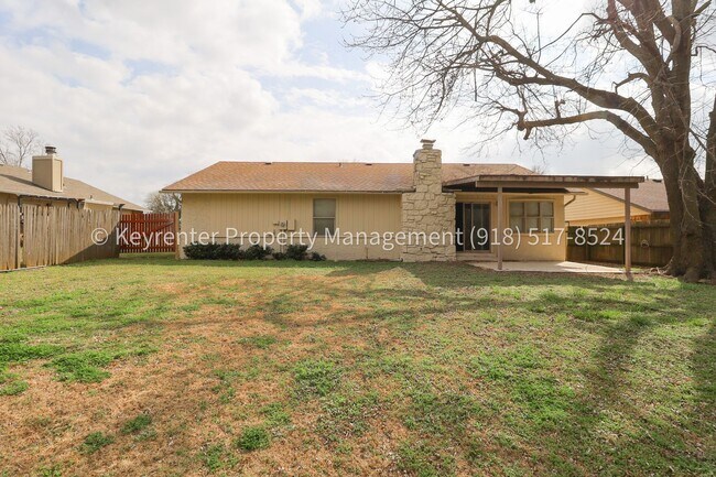 Building Photo - Beautifully Updated Home in Prime East Tulsa Location