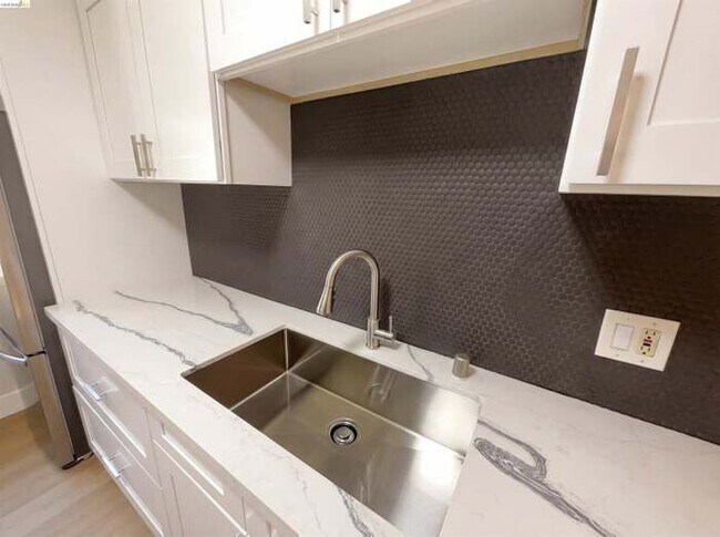 Building Photo - 2361 Oakmont Dr