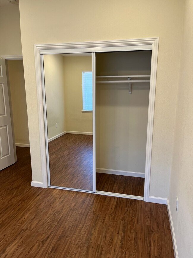 Building Photo - Spacious 1bd/1ba apartment