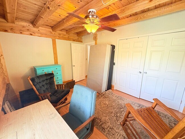 Building Photo - 413 Skyview Dr