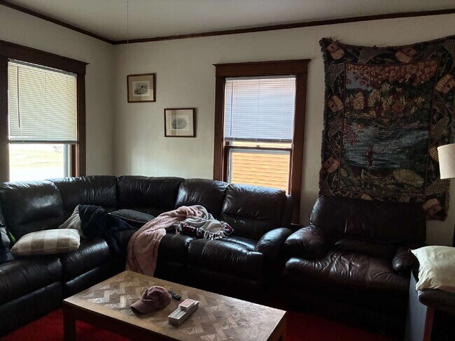 Building Photo - 3 bed 1 bath near UWEC! Available June 1st