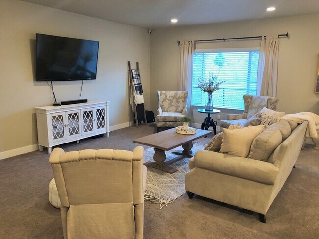 Building Photo - 595 Koins Way