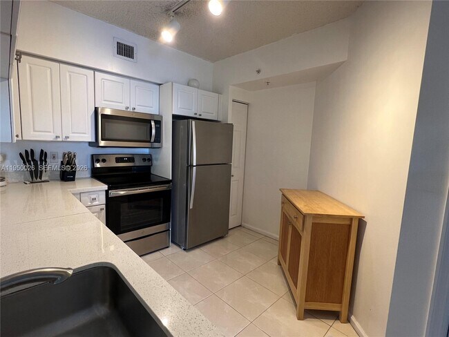 Building Photo - 17150 N Bay Rd