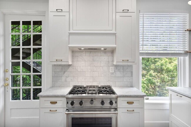 Building Photo - 116 Lafayette Dr NE