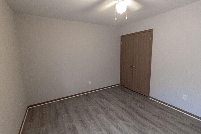 Building Photo - 2117 N Ballenger Ln