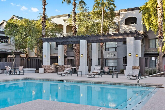 Building Photo - 875 W Pecos Rd