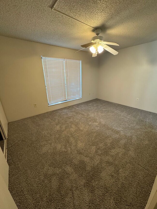 Building Photo - Spacious 2-Bedroom, 1.5-Bath Condo in Bear...