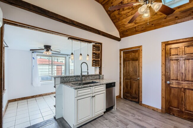 Building Photo - 3147 N Spaulding Ave