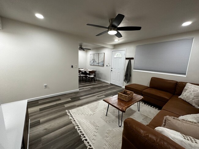 Building Photo - Beautiful Newly Remodeled Furnished Home: ...