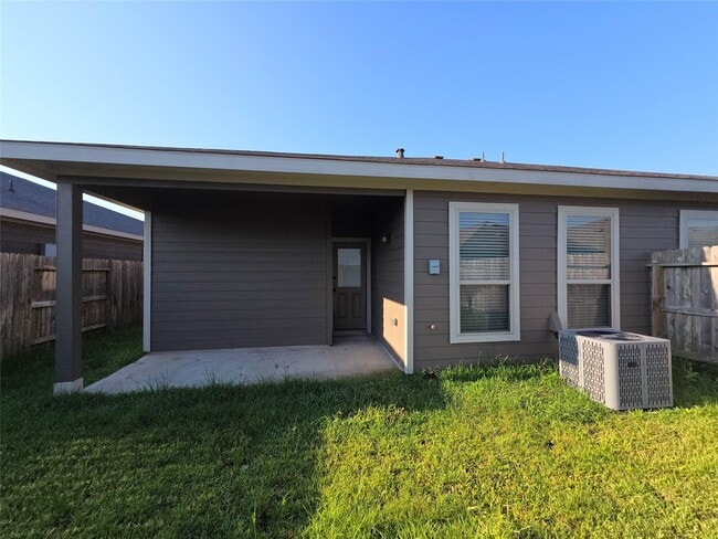 Building Photo - 9740 Grosbeak Ln