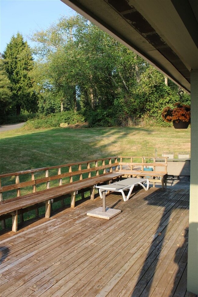 Building Photo - 4 Bedroom, 1 Bathroom Home in Bow!