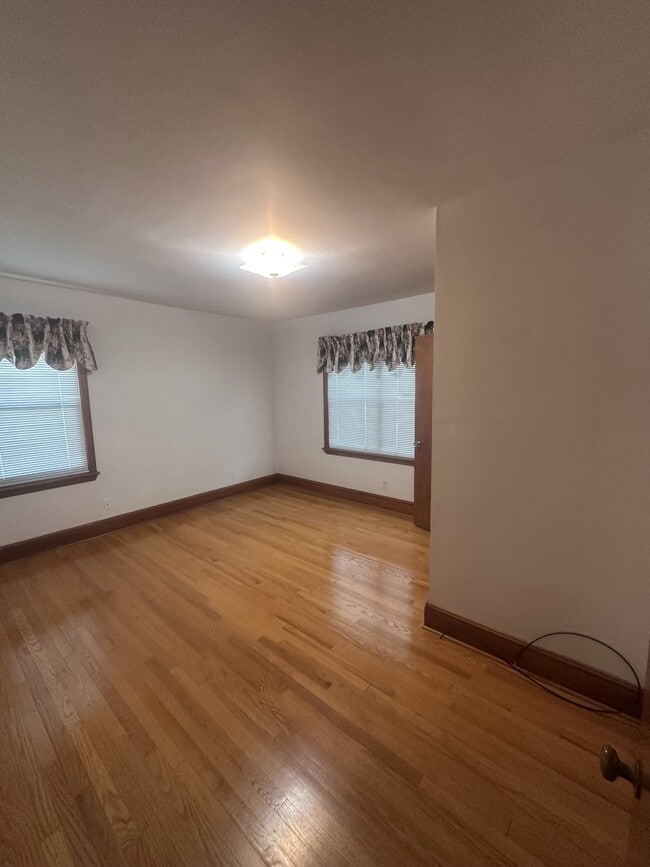 Building Photo - 1123 Franklin Turnpike