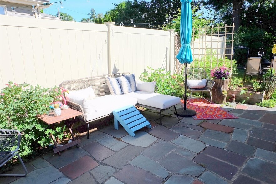 Building Photo - 63 Saunders St