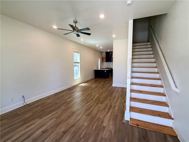 Building Photo - 1347 S Duncan Ave